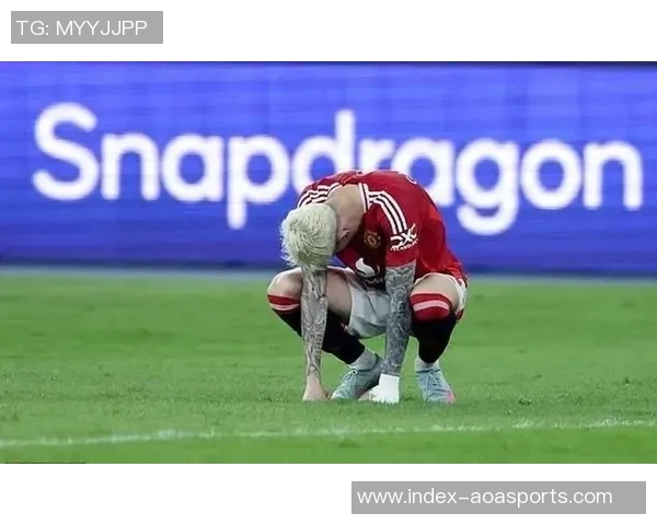 B费休息期间亲临训练基地现场观摩替补球员训练情况