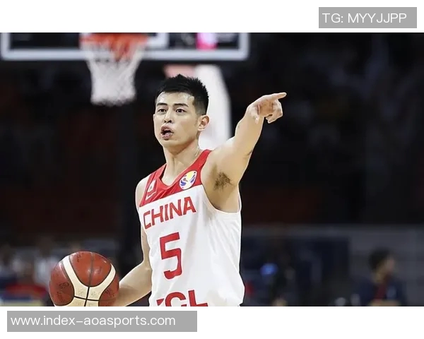 翟晓川与赵睿方硕共赏王楚钦比赛现场气氛热烈嗓音嘶哑尽显激情