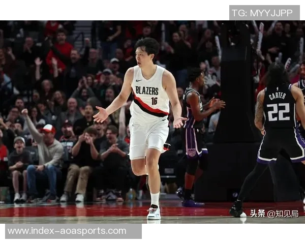 白帝季前赛表现惊艳怀特22分钟内高效砍下16分7板5助3帽