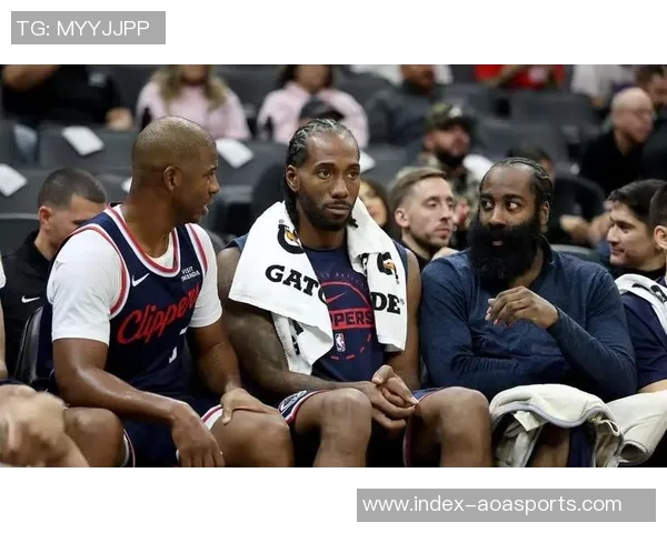 保罗私下向小卡请教战术遭小范严厉警告引发热议